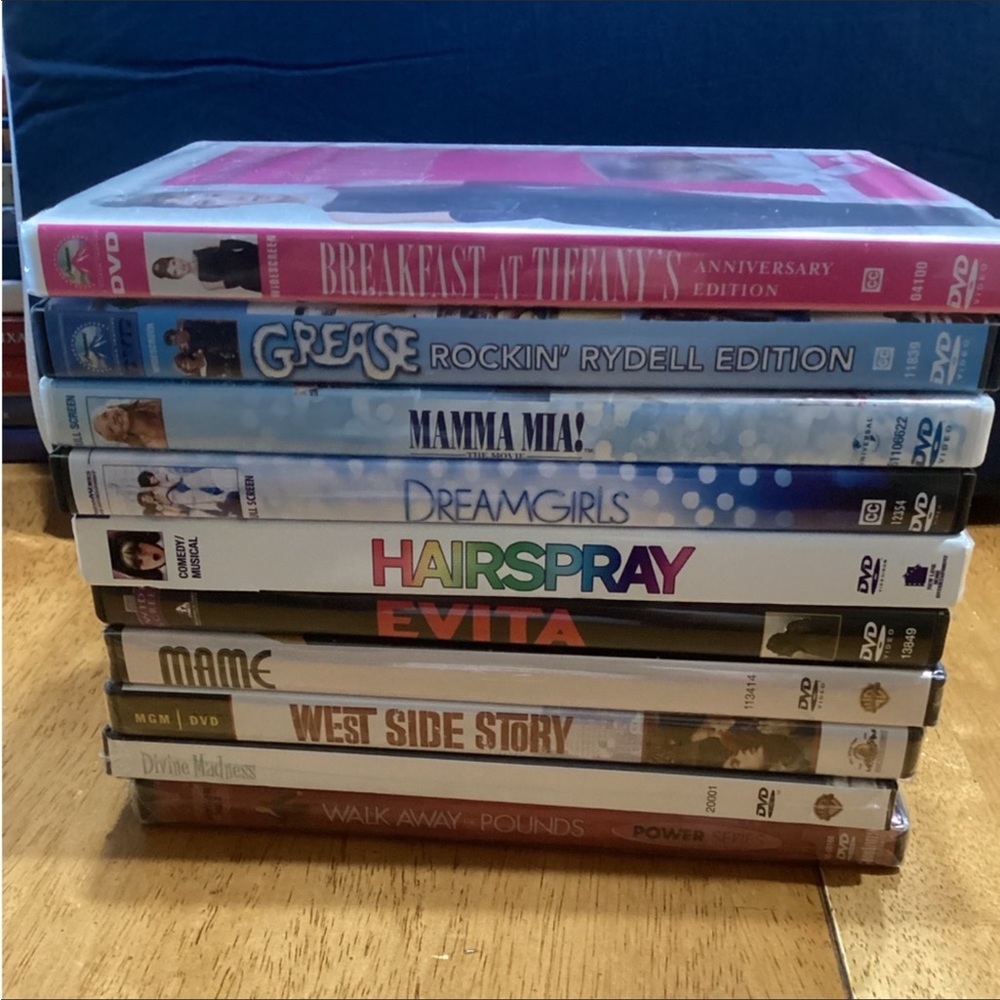 624. BUNDLE OF 10 DVDS